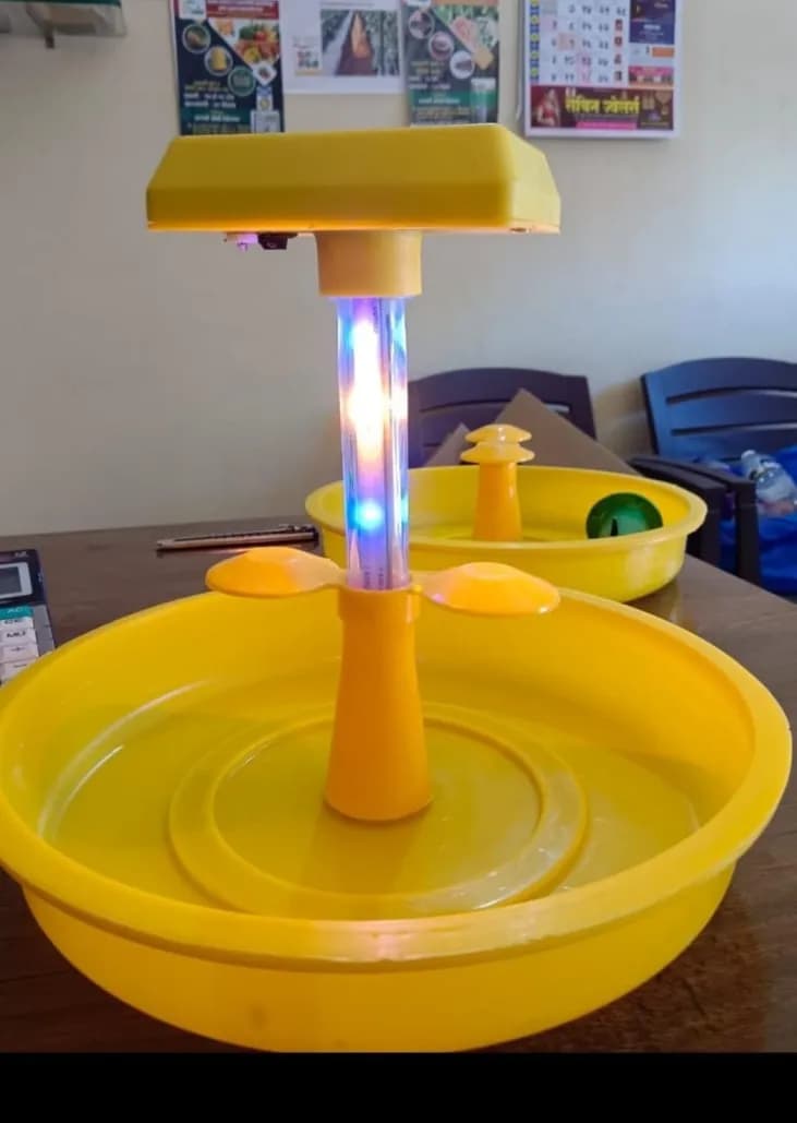 सिद्धि मिनी चार्जेबल कीट लाइट ट्रैप, गार्डन लाइट ट्रैप, सौर कीट नाशक, कीड़ों के लिए यूवी लाइट ट्रैप, पूरी तरह से स्वचालित - Image 4