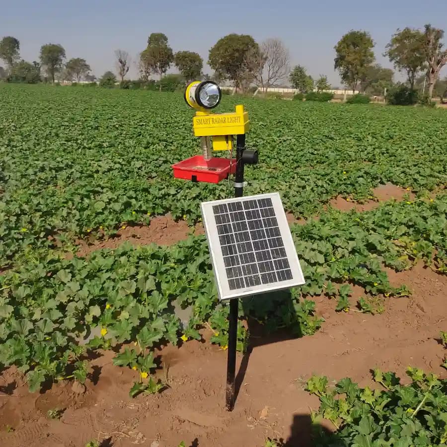 V-SAR Smart Radar Solar Light, 360 Degree Rotating Light With Insect Trap, Waterproof, 15W Panel And Siren Alarm - Image 3