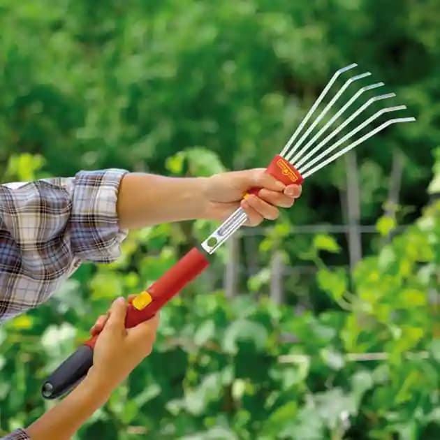 Wolf Garten Small Fan Rake (LD-M) 11.5 cm, Lightweight Small Garden Rake for Easy Handling - Image 4