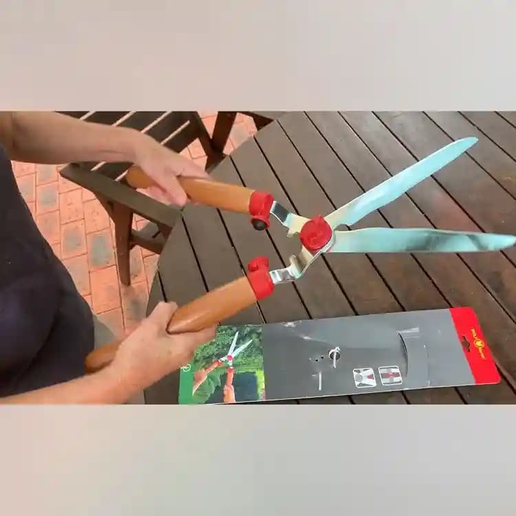 वोल्फ गार्टन हेज कैंची लकड़ी के हैंडल के साथ (HS-W) - हेज ट्रिमिंग, हेज आकार देने और सटीक छंटाई के लिए उपयोगी - Image 4