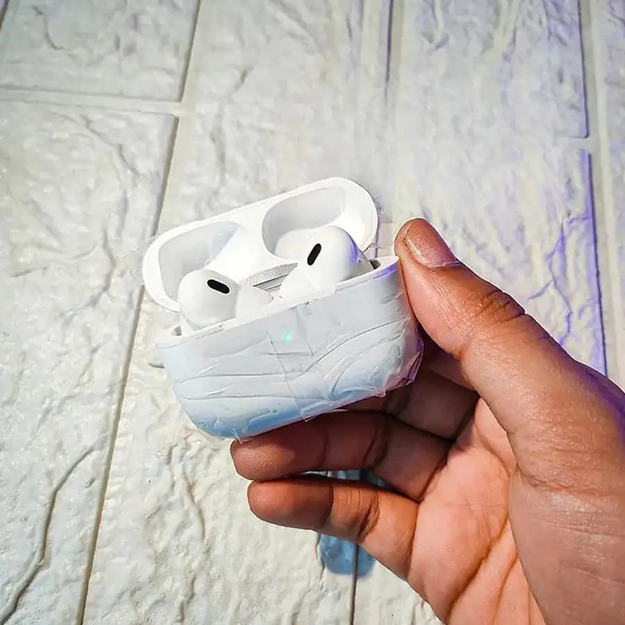 i20 ULTRA 2 MAX SUIT, Ultra 2 Smart Bluetooth Smart watch + Earphones with Seven Straps (10 Pcs) - Image 5