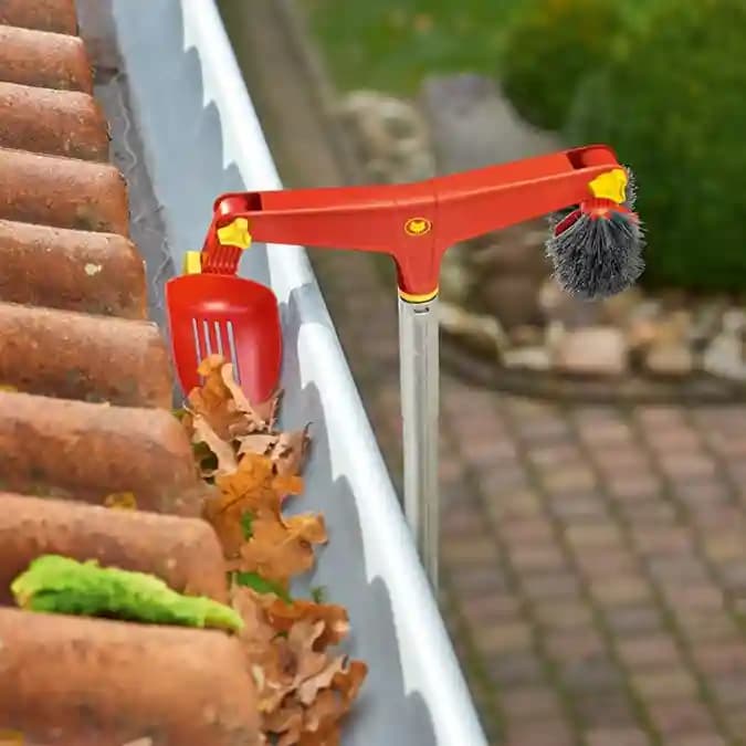 Wolf Garten Gutter Cleaner (GC-M), 2-In-1 Gutter Cleaner Features Both Leaf Scoop and Gutter Brush - Image 4