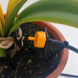 Adjustable Drippers Sprinklers Emitter, Thread Diameter: 0.25 Inch. Plastic Material. 5